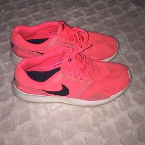 Nike tennis shoes 8.5